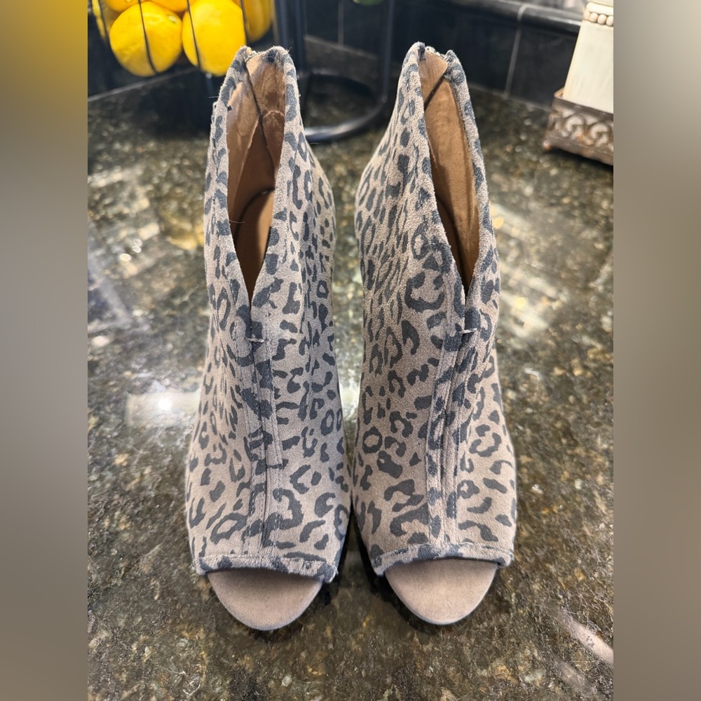 G.I.L.I. Gray Leopard Print Peep Toe Ankle Booties